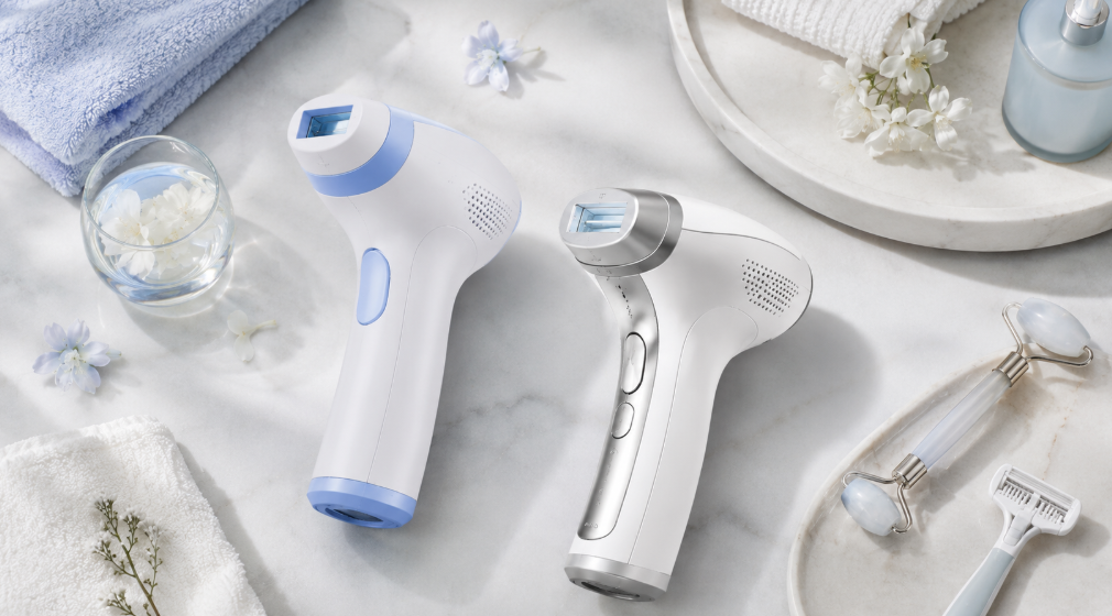 Pure IceとPure Switchをシェーバーやタオルと並べた家庭用光美容器の比較イメージ